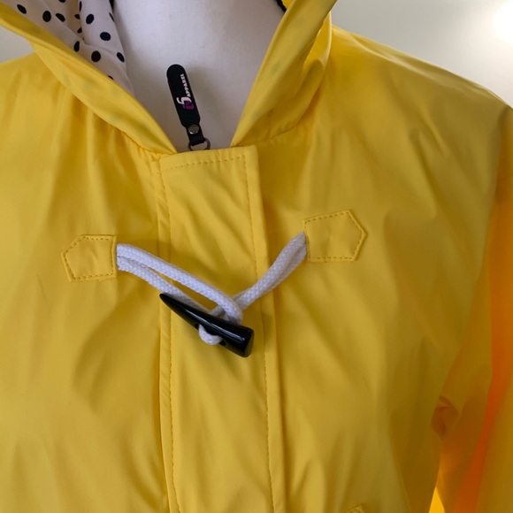 Yellow lined slicker 🌧🌧 - Picture 2 of 7